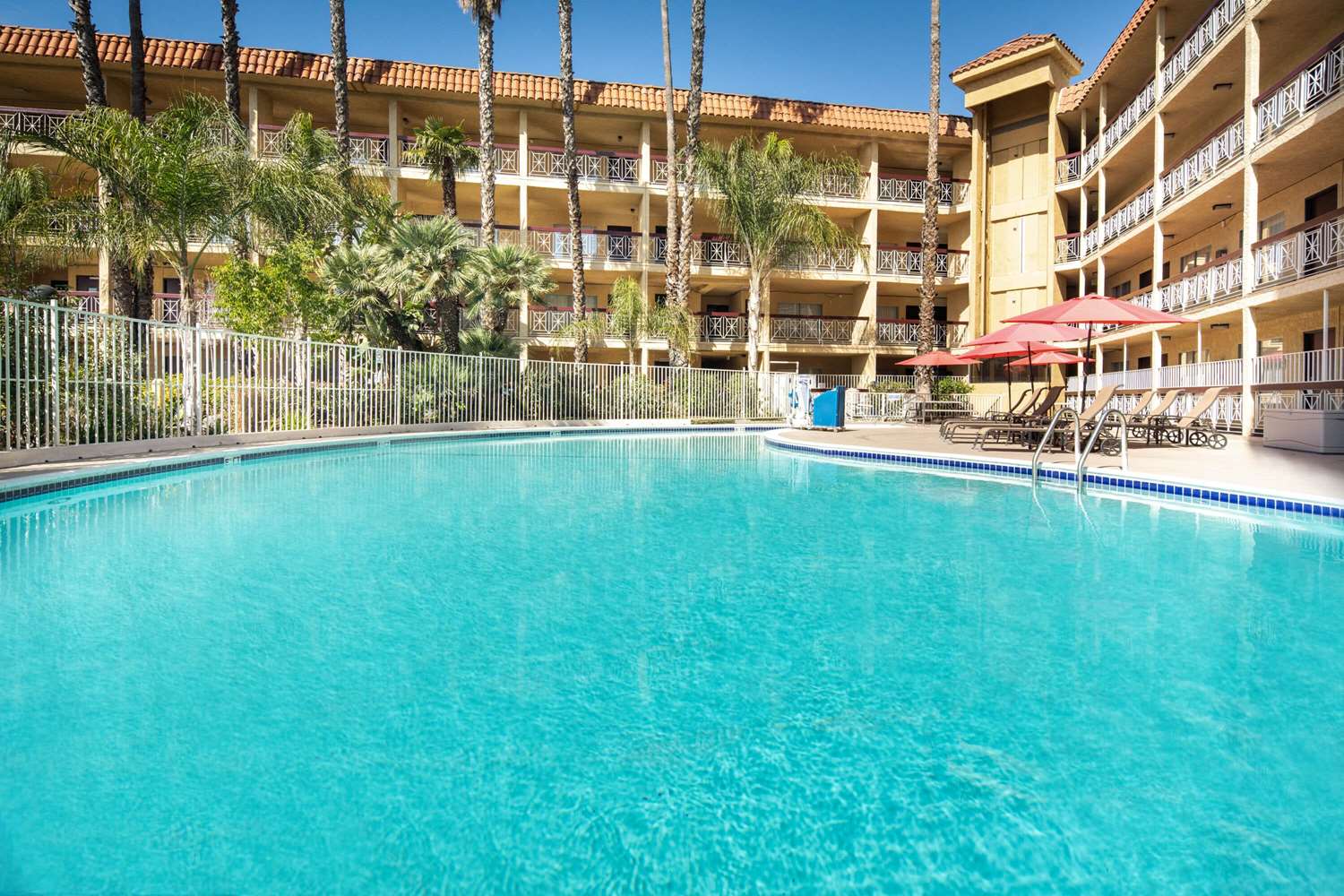 Ramada by Wyndham Burbank Airport 44/51