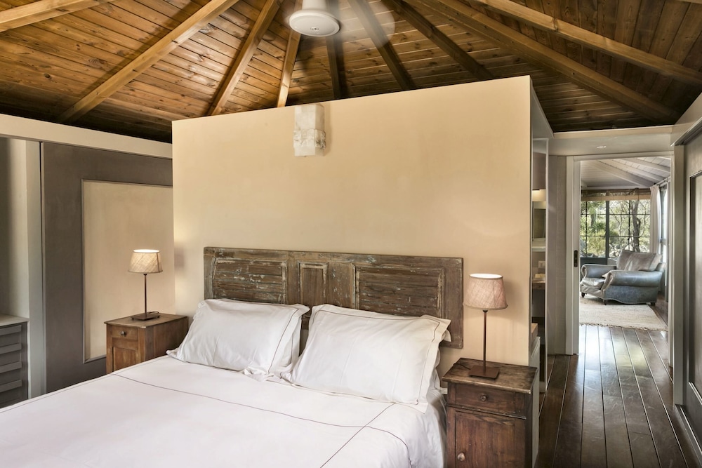 SUITE, QUEEN BED, PRIVATE POOL