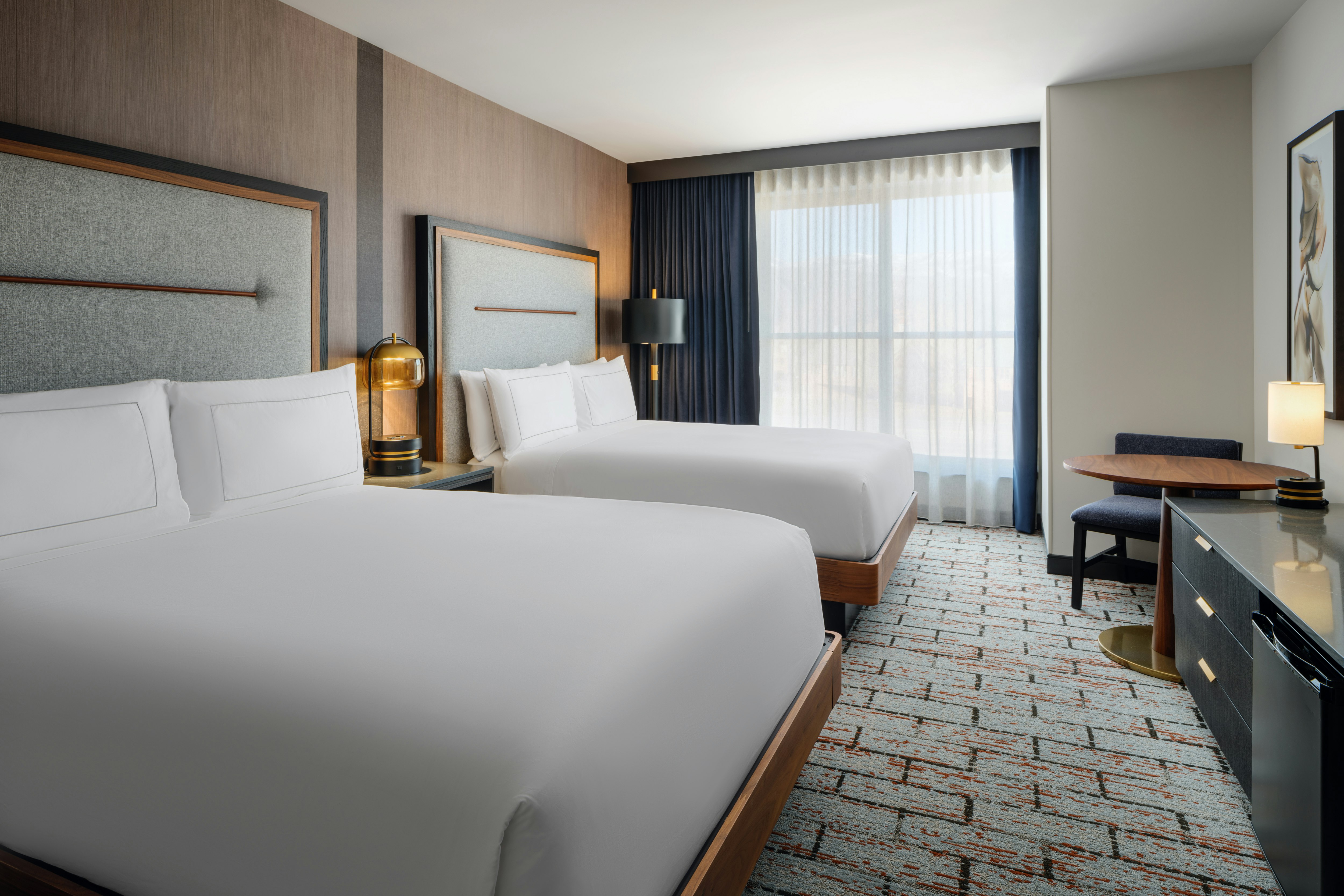 Room, 2 Queen Beds, Partial Mountain View