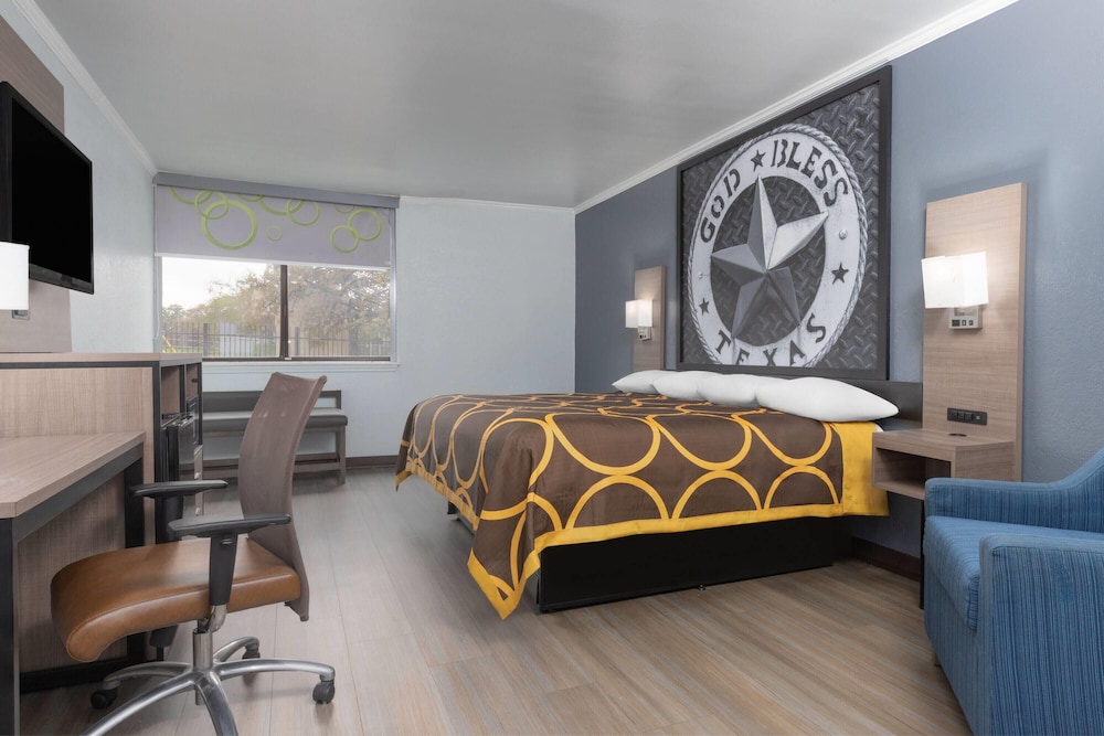 Super 8 by Wyndham Fort Worth Entertainment District 36/49