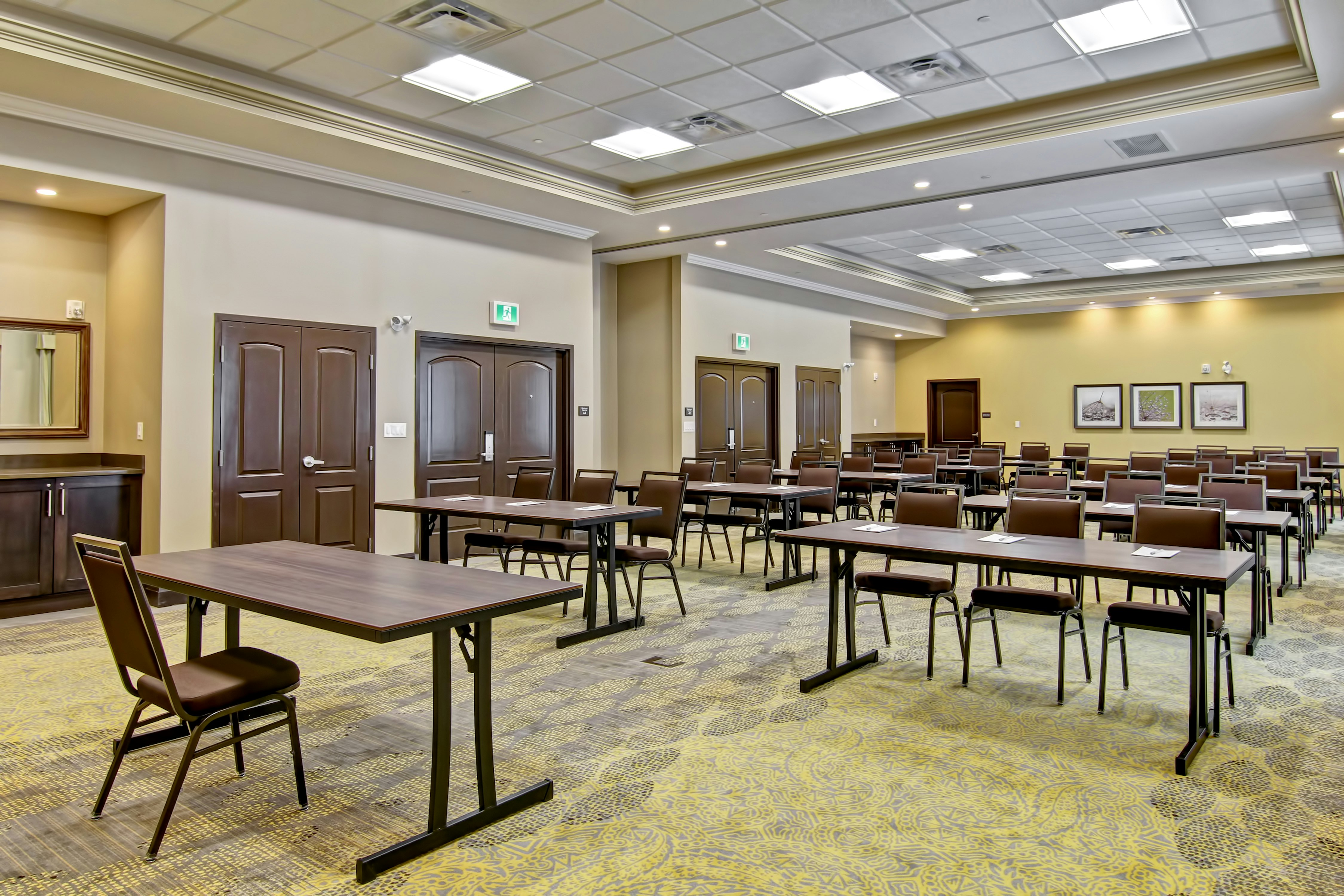 Hampton Inn and Suites by Hilton Saskatoon Airport 37/39