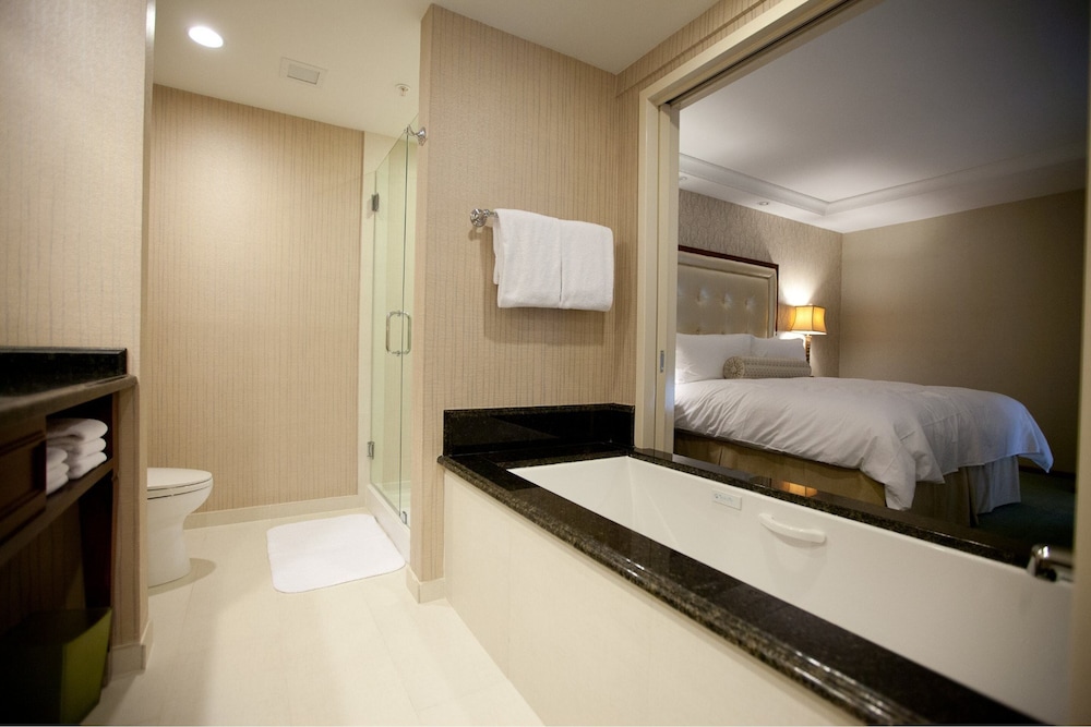 Town & Country Inn and Suites 12/36