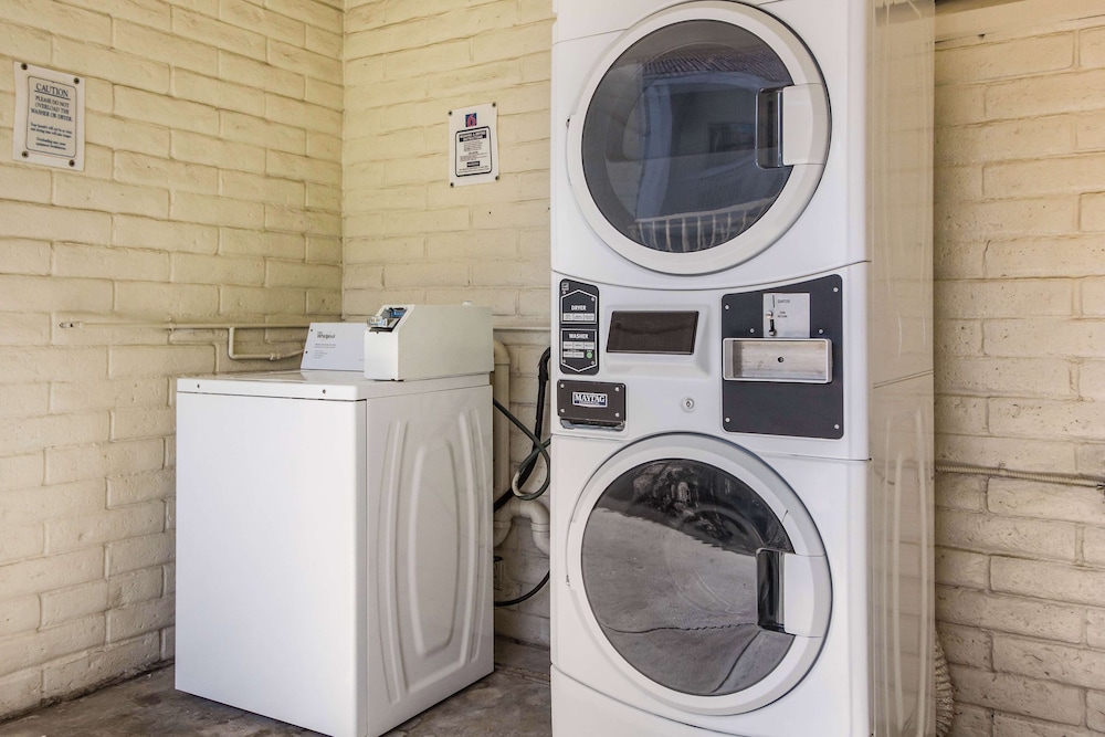 Motel6 Baytown, TX - Garth Rd photo3