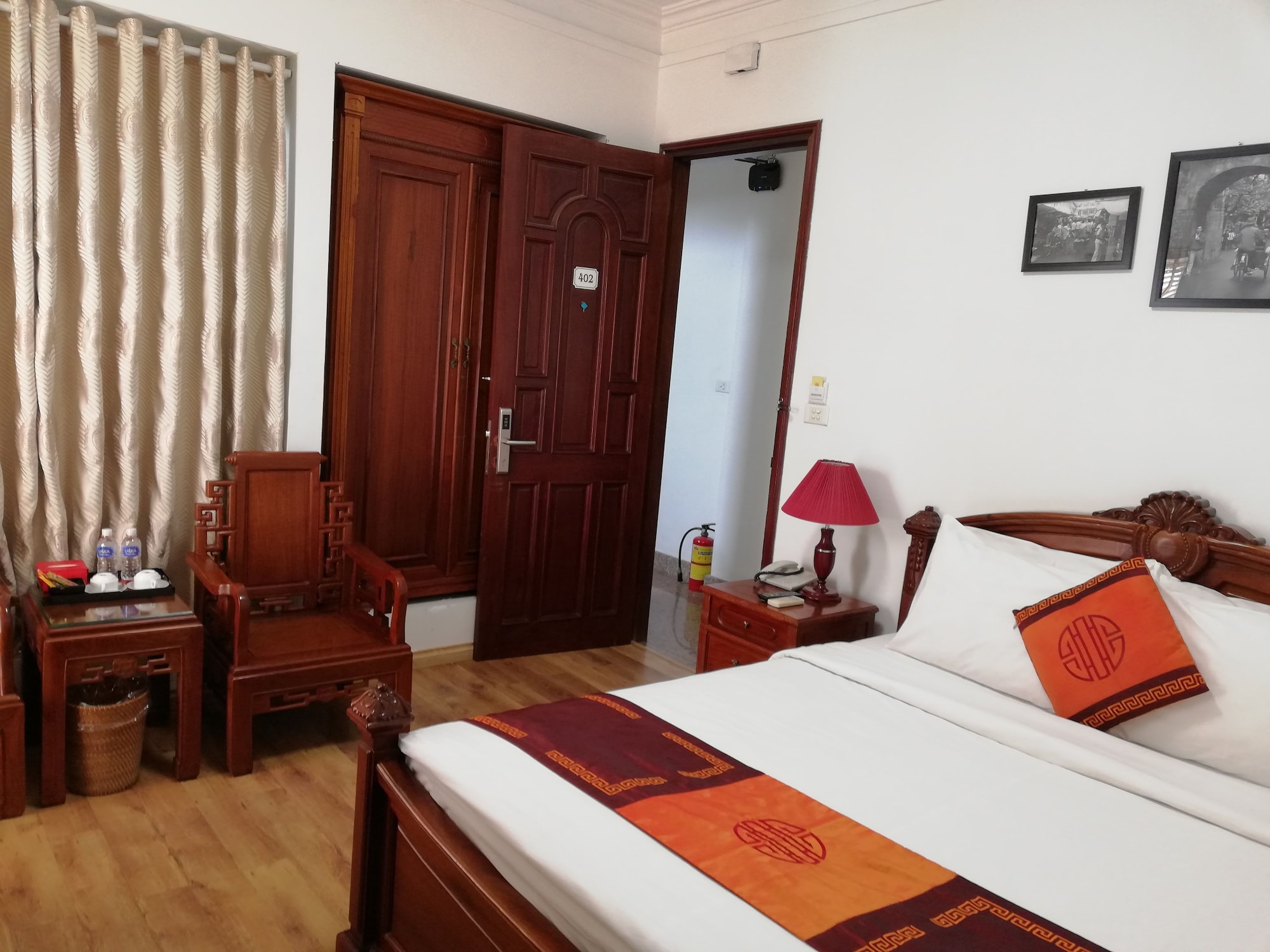 DELUXE, DOUBLE BED