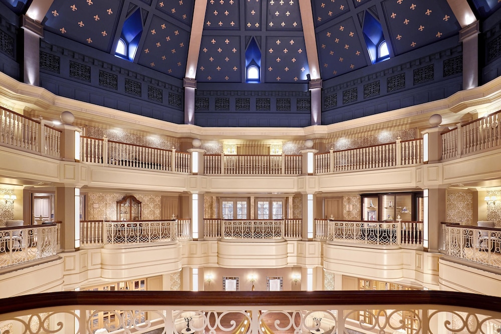 DISNEYLAND HOTEL 2/62