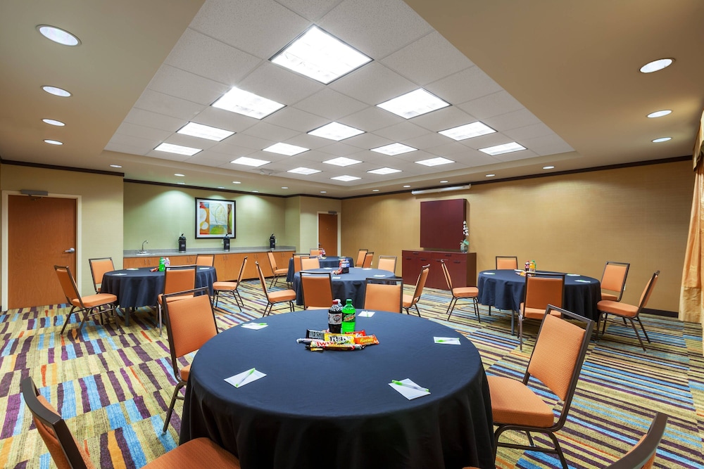Fairfield Inn and Suites Rogers 47/56