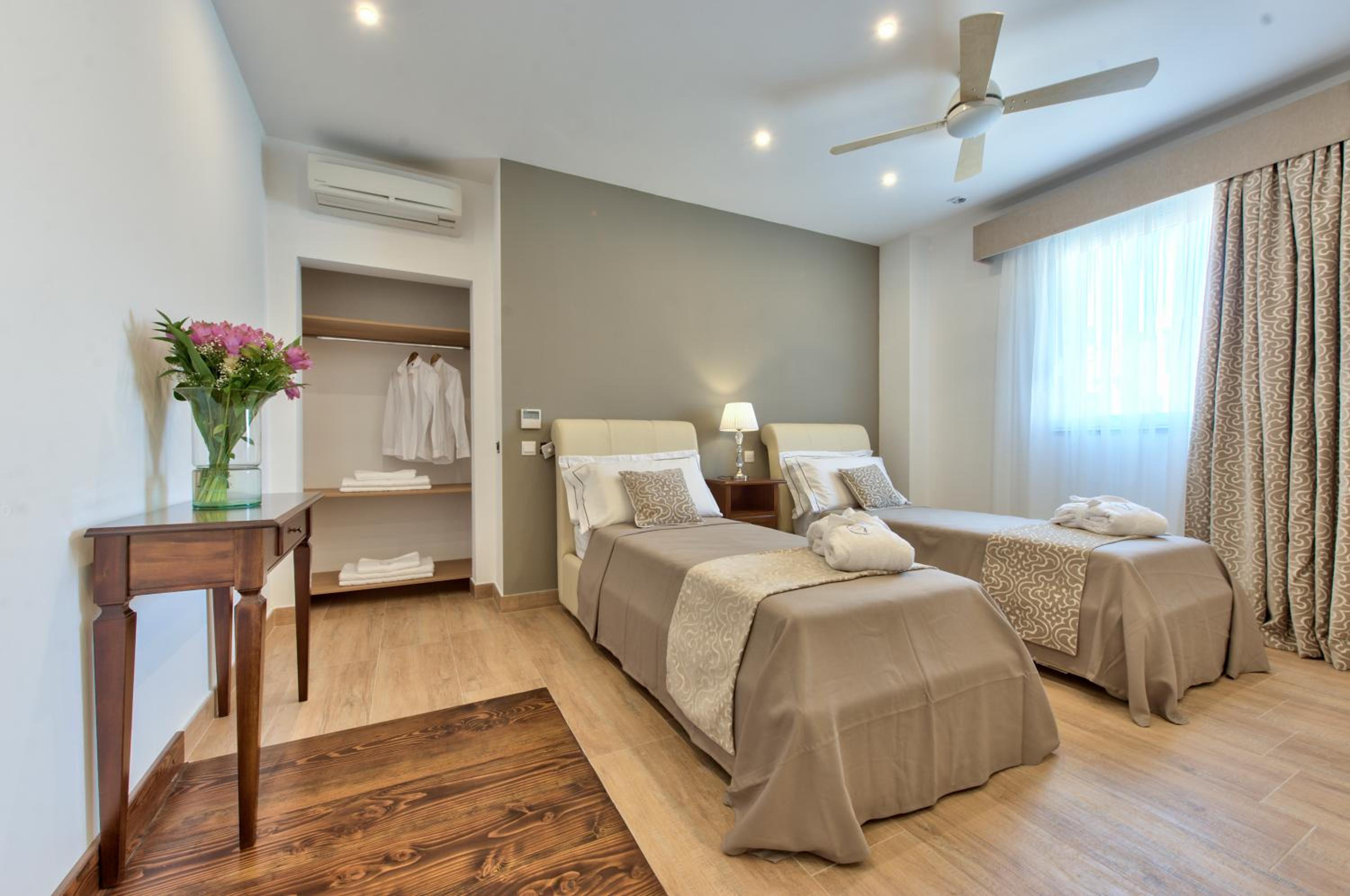 Duplex, Studio, Balcony