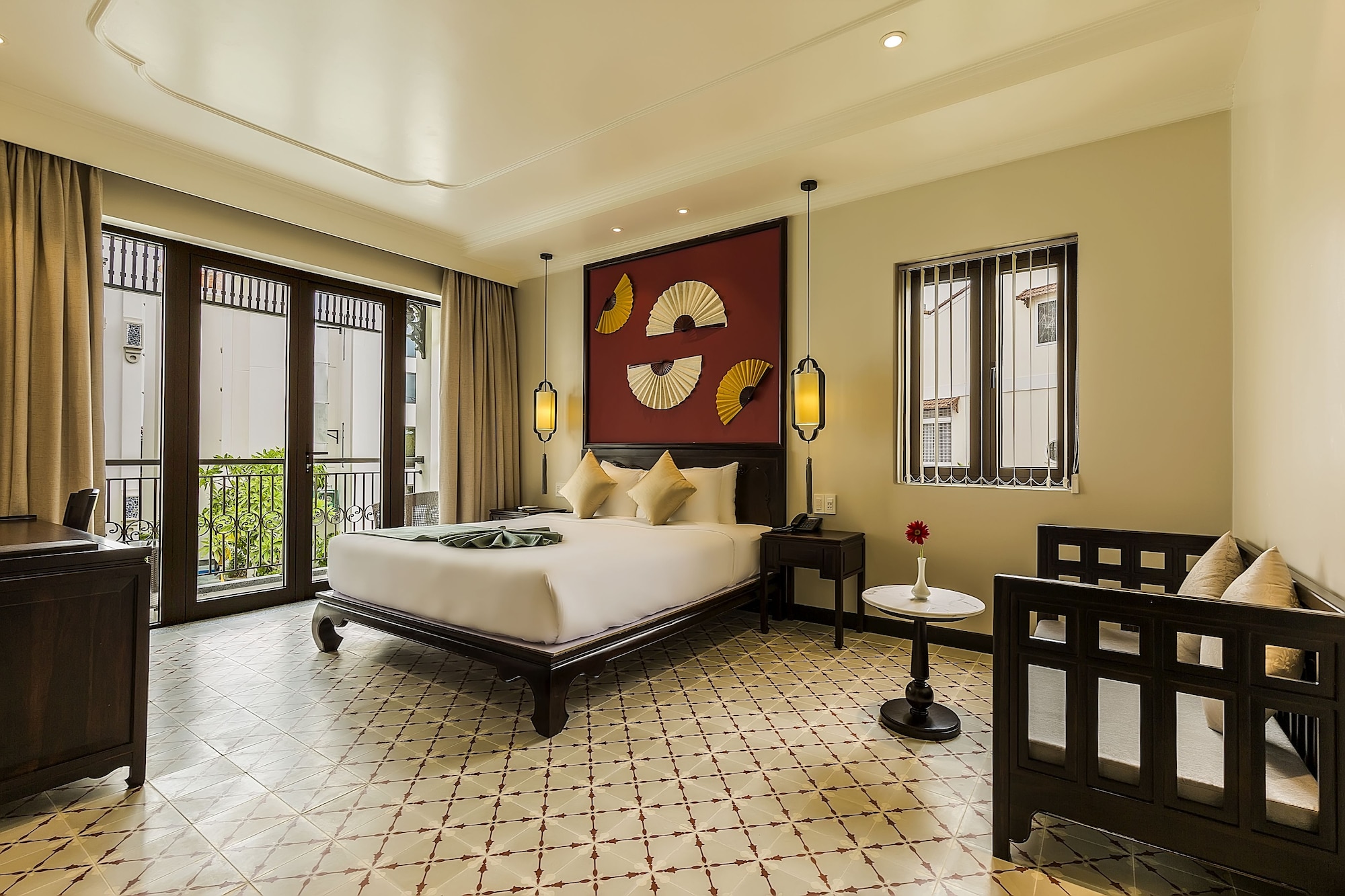 غرفة متصلة عائلية بسريرين منفصلين وسرير كينج بإطلالة على المسبح بشرفة، Laluna Hoi An Riverside Hotel & Spa 3/7