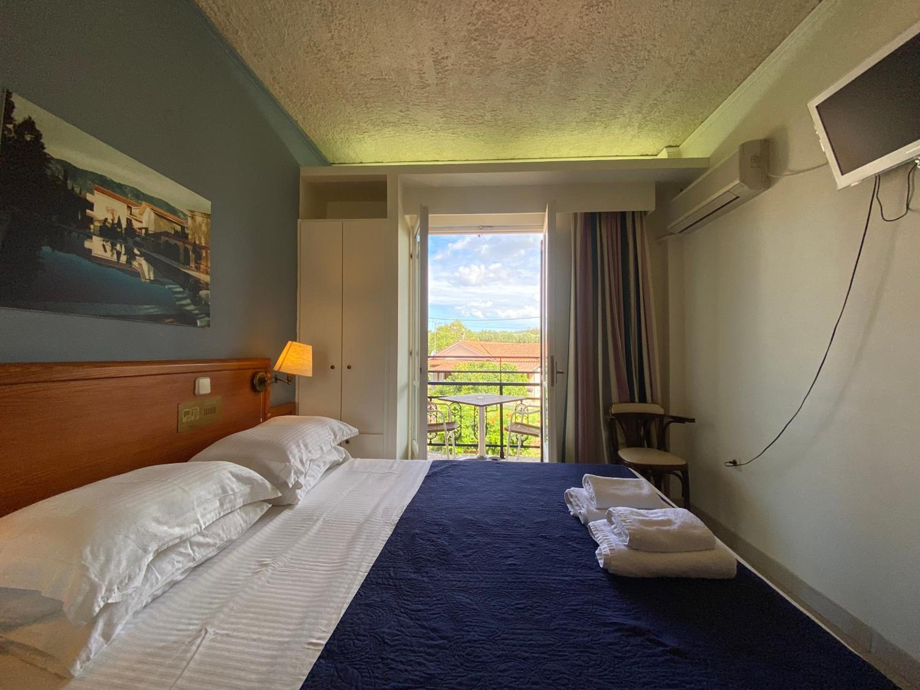 Room, Double or Twin Bed, Garden View