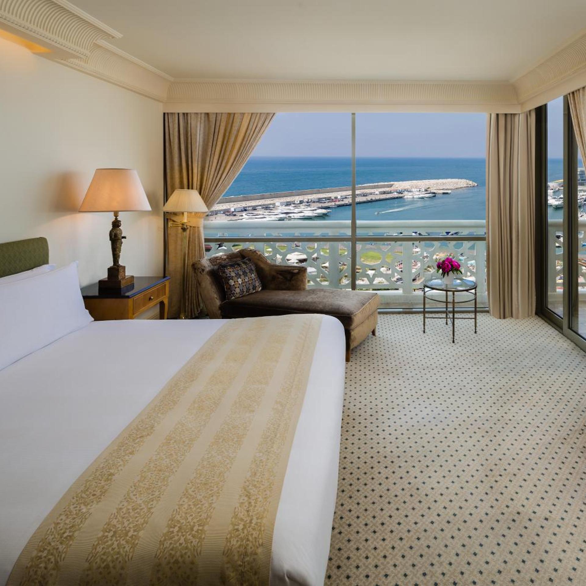 Ambassador, Suite, King Bed, with View، Intercontinental Phoenicia Beirut 2/6