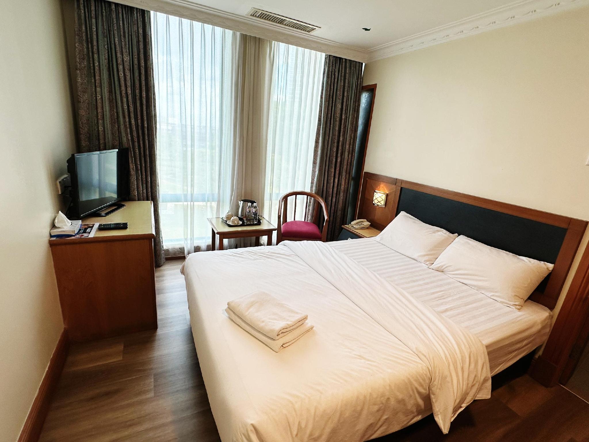 Super, Queen Bed