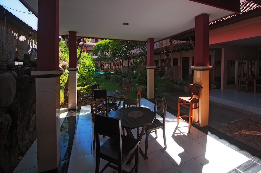Pesona Beach Inn 33/45