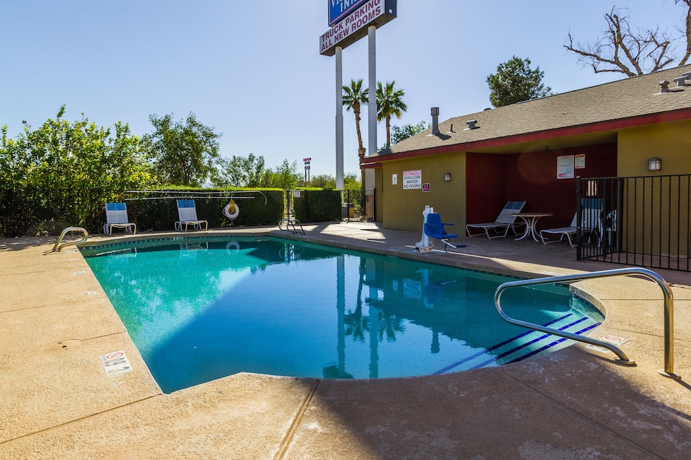A Victory Inn Tolleson 32/32