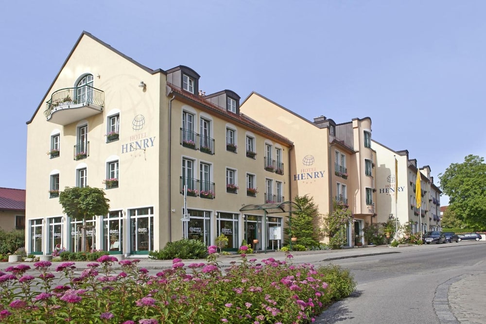 Hotel Henry 3/41