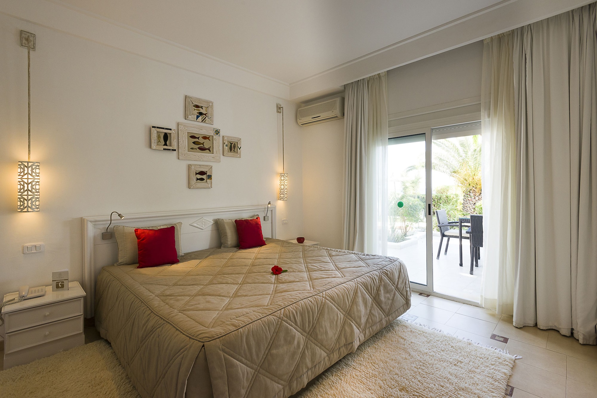 ROOM, SINGLE, DOUBLE BED