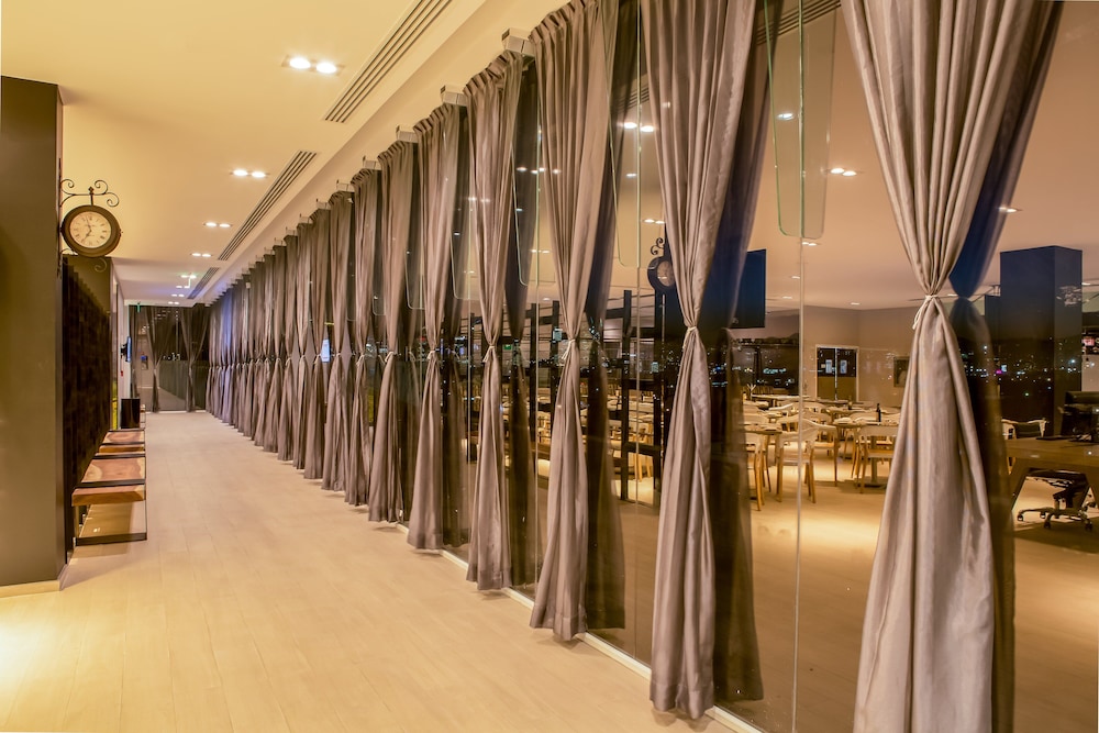 Fiesta Inn Express Forum Buenavista 26/73