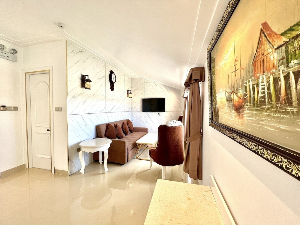 Tulip Hotel 3 47/81