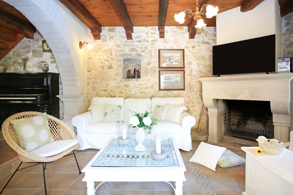 KAMILARI PASIPHAE VILLA 34/60