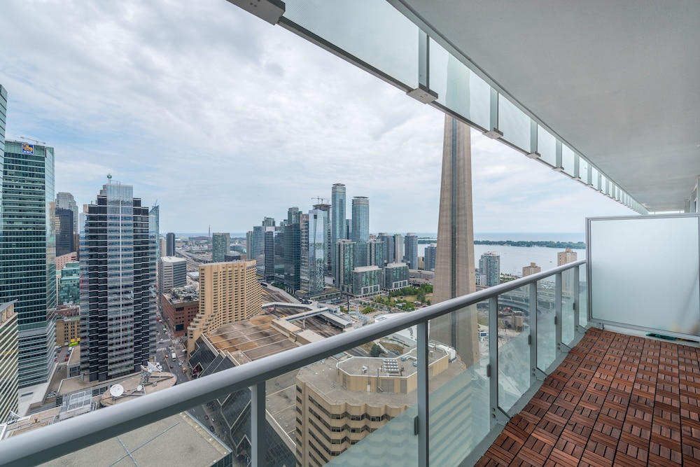 Grand Royal Condos - Cn Tower 41/71