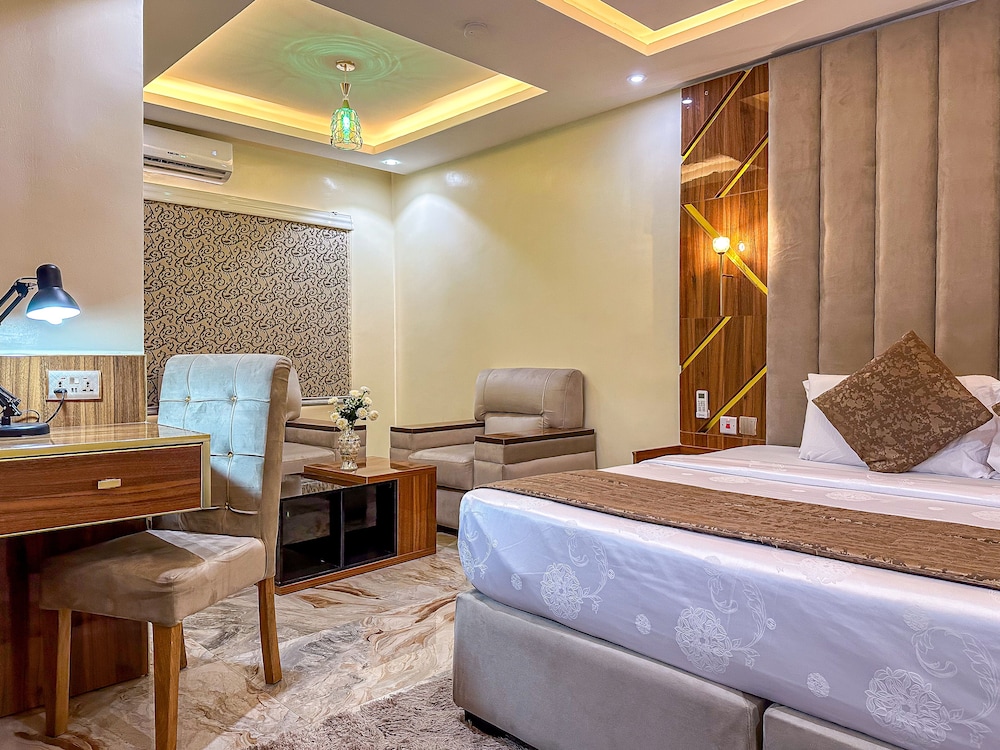 Deluxe, Single, King Bed