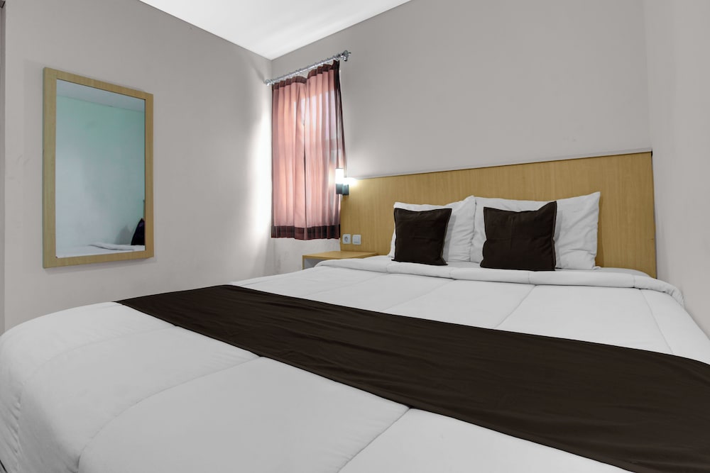 Hotel O near Taman Sriwedari formerly Indria Inn 9/42
