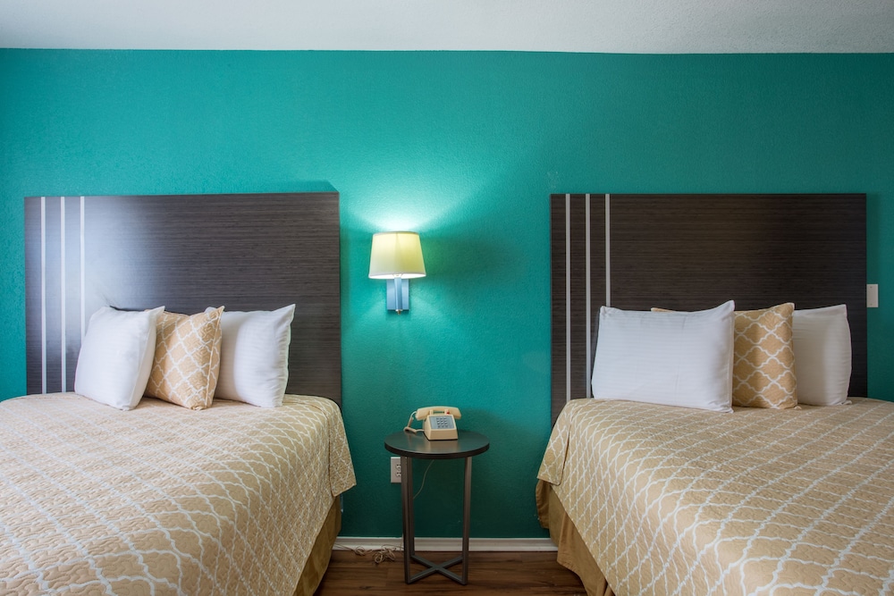 Pinn Road Inn and Suites 16/37