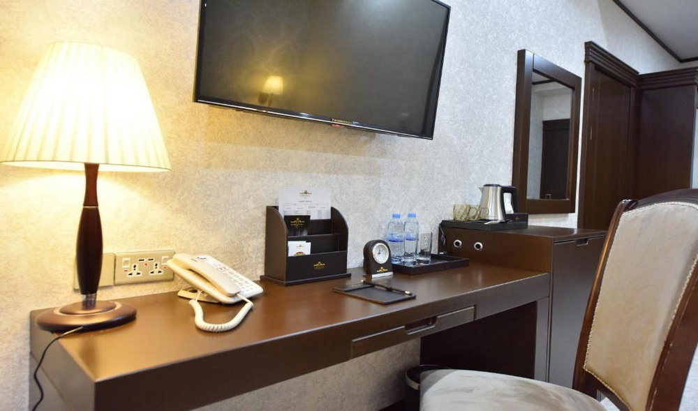 Qushbegi Plaza Hotel 38/40