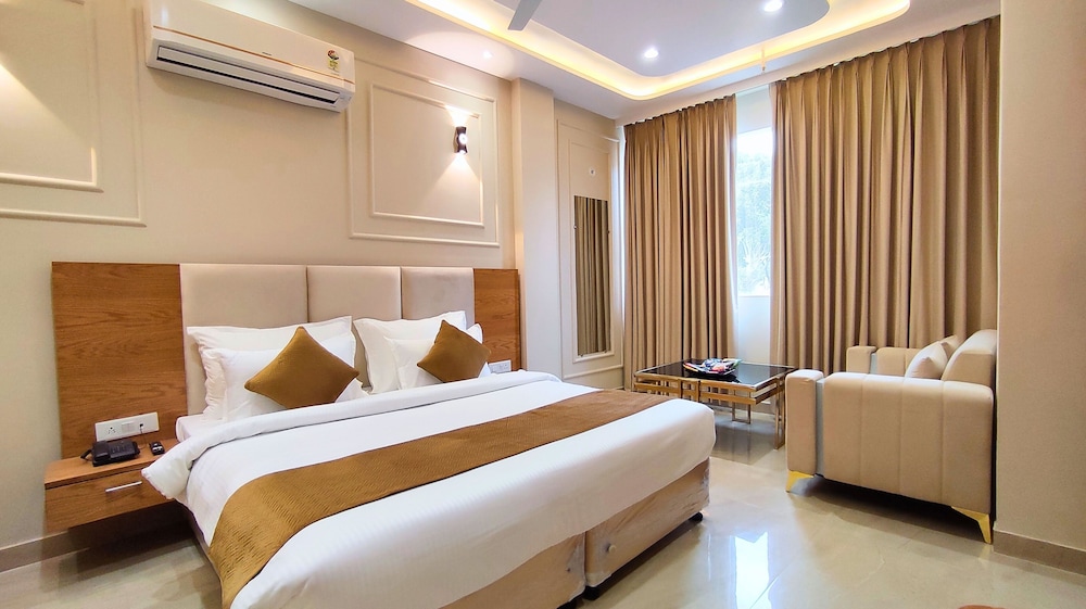 MGR Hotel Moradabad 20/50