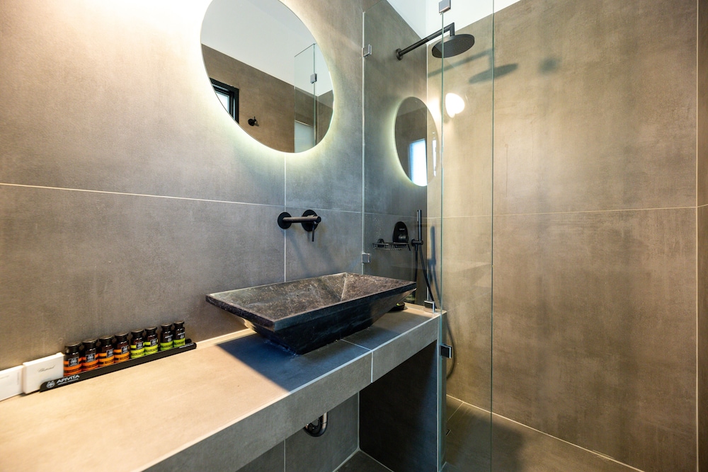 Omilos Beachfront House 57/59