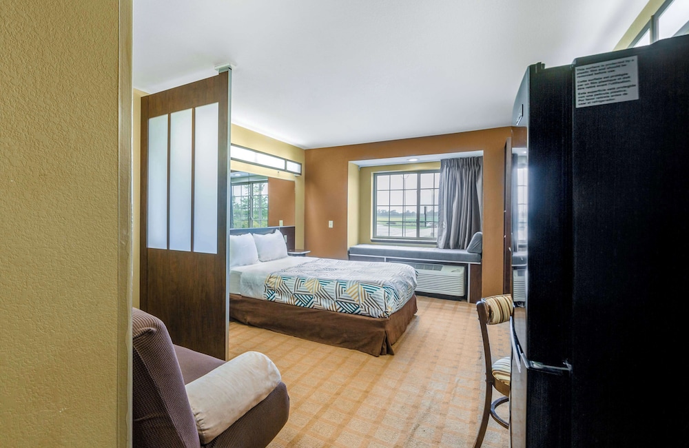 Microtel Inn And Suites Breaux Bridge 19/49
