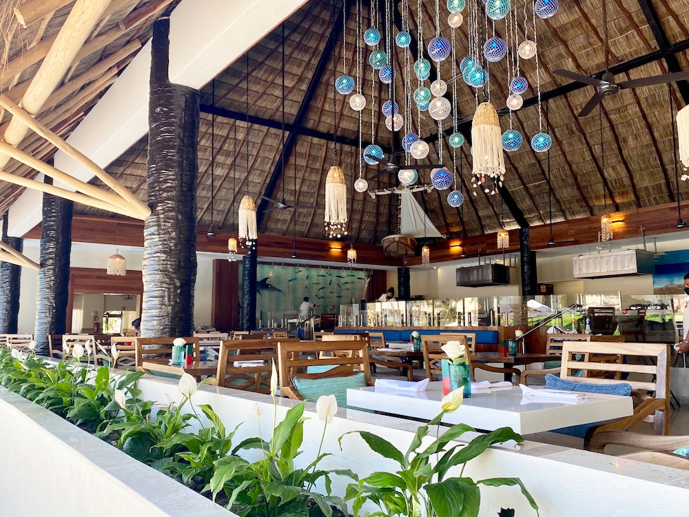 restaurant cafeteria