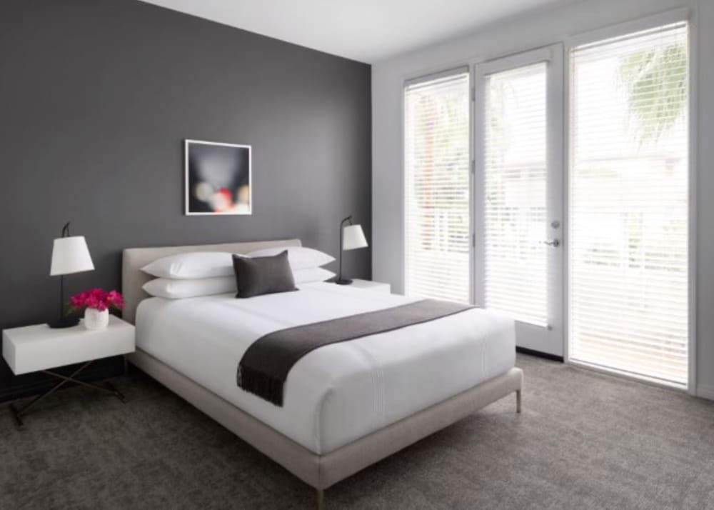 2 BEDROOMS, PREMIUM, TOWN HOUSE