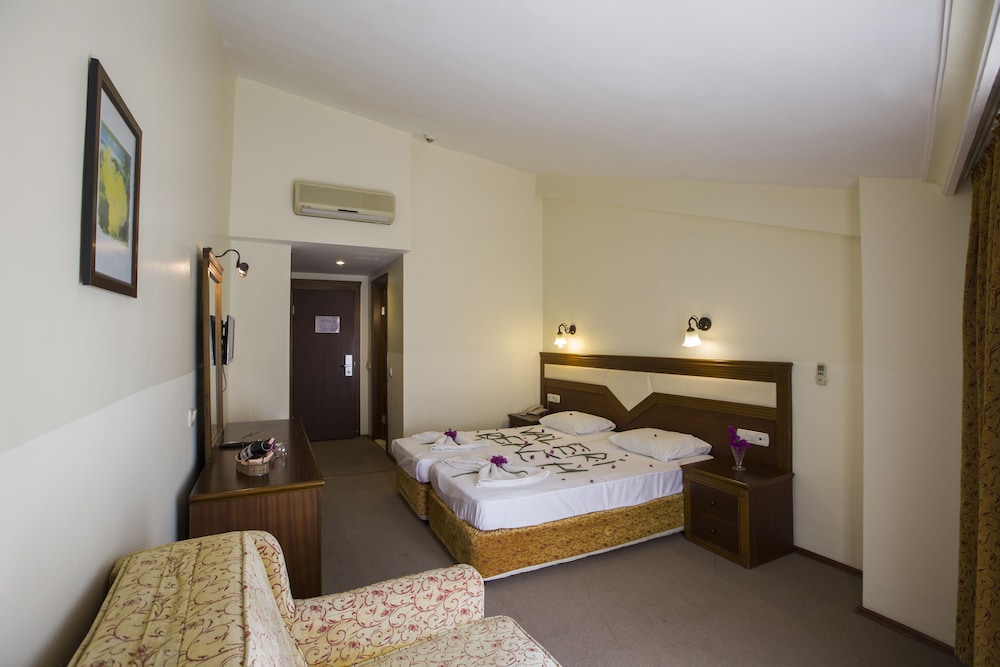 Valeri Beach Hotel 18/50
