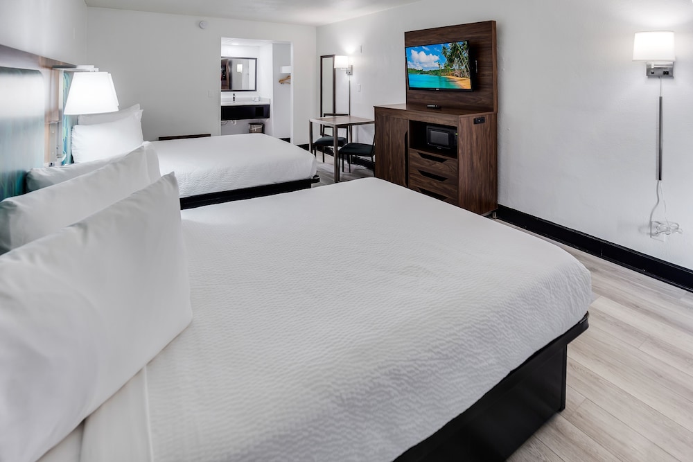 Blu Atlantic Oceanfront Hotel Suites 22/59