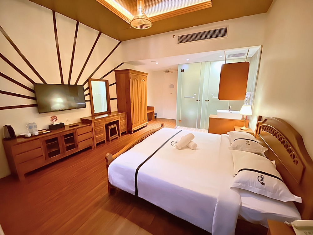 Top Holiday Hotel 30/52