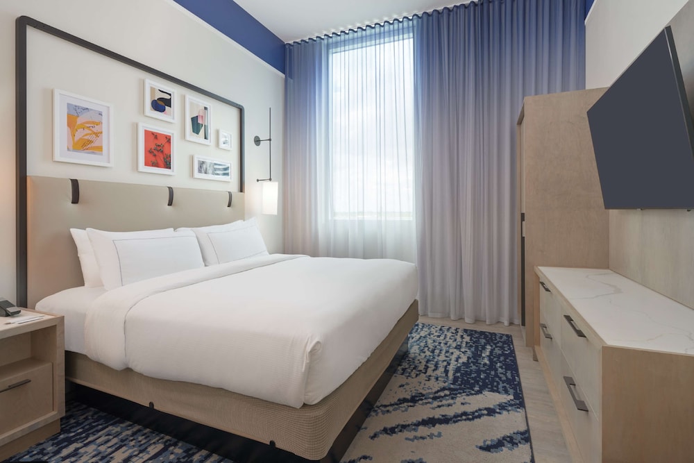 Serena Hotel Aventura Tapestry Collection by Hilton 17/60