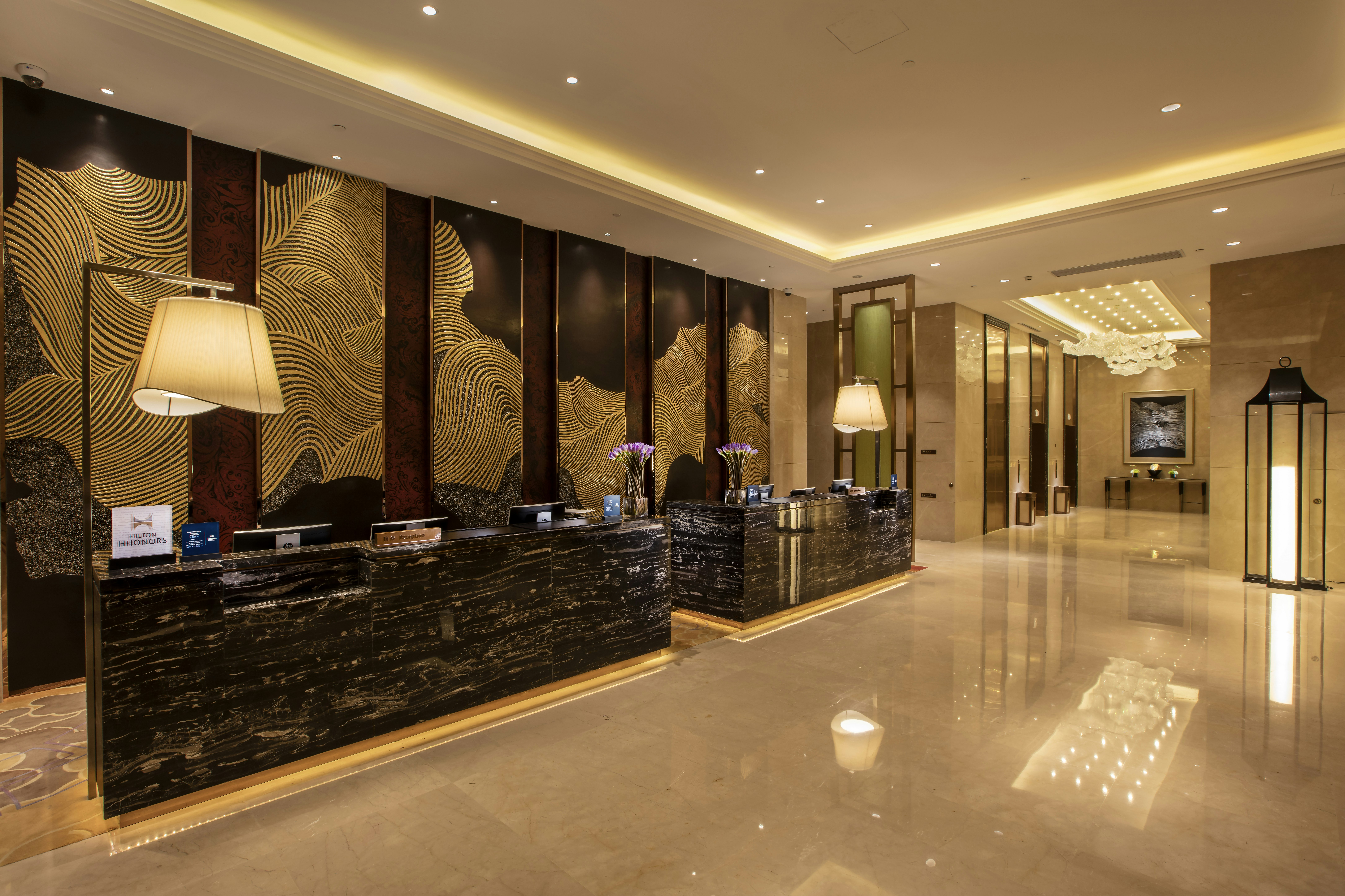 HILTON WUHAN RIVERSIDE 12/79
