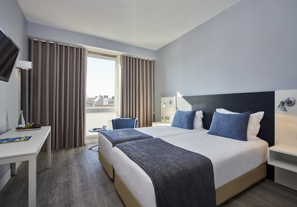 ROOM, DOUBLE BED