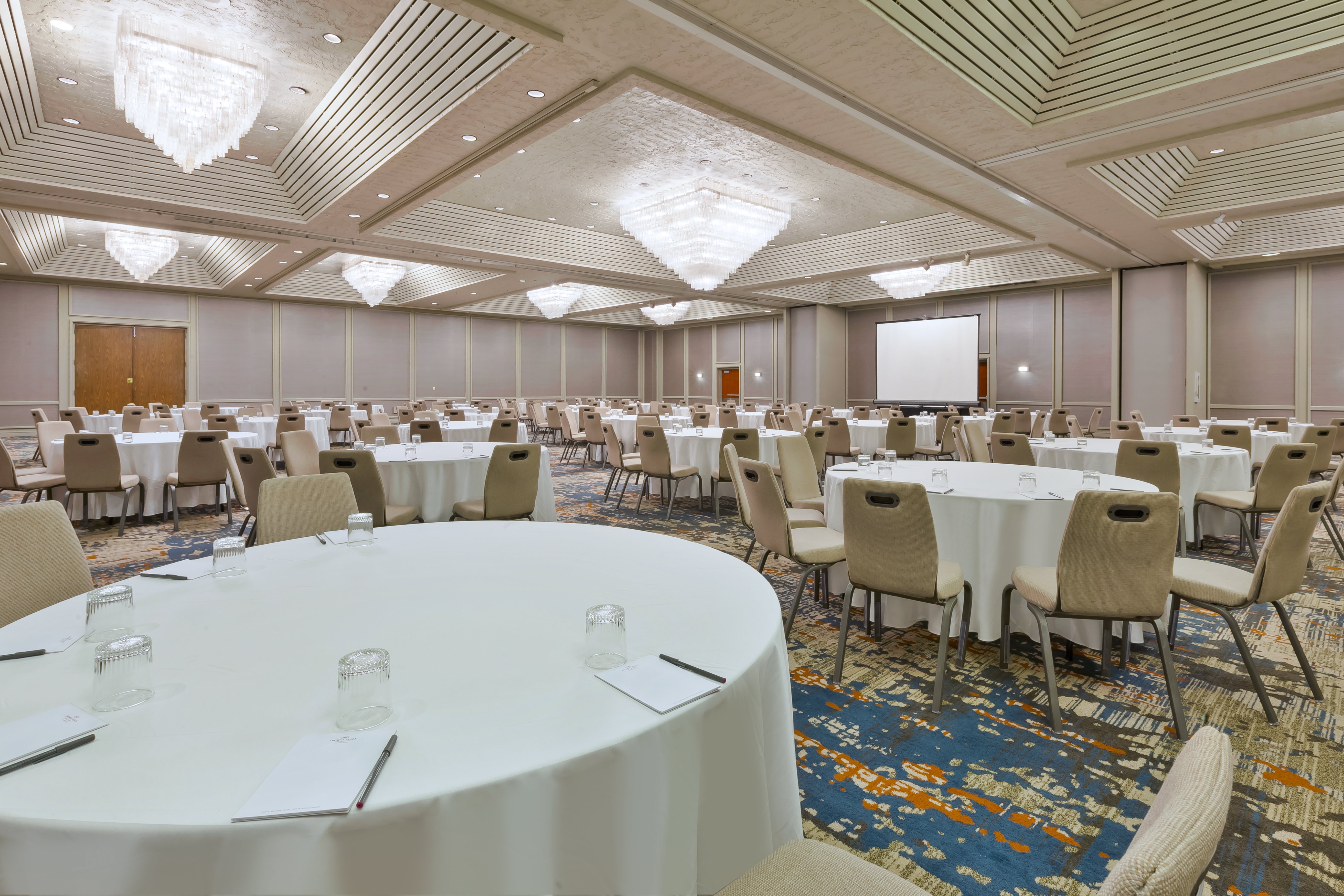 Crowne Plaza Columbus North-Worthington 52/56