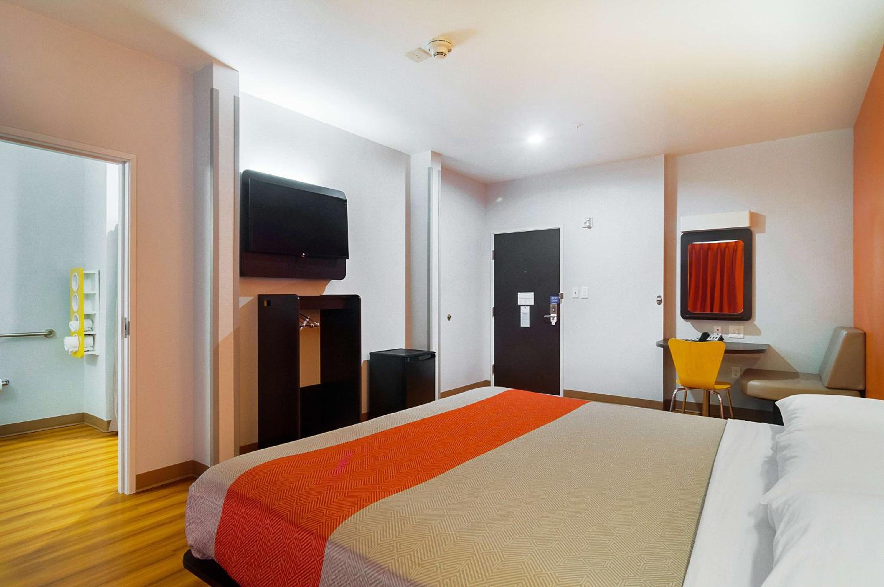 1 King Bed Mobility Accessible RI Shower Nsmk