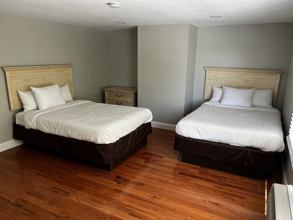 Captains Quarters Motel Conference Center 17/56