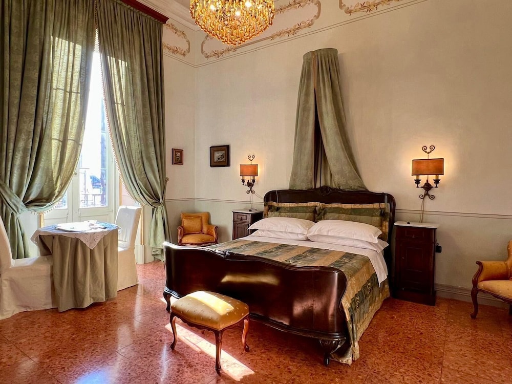 Palazzo De Castro 32/78