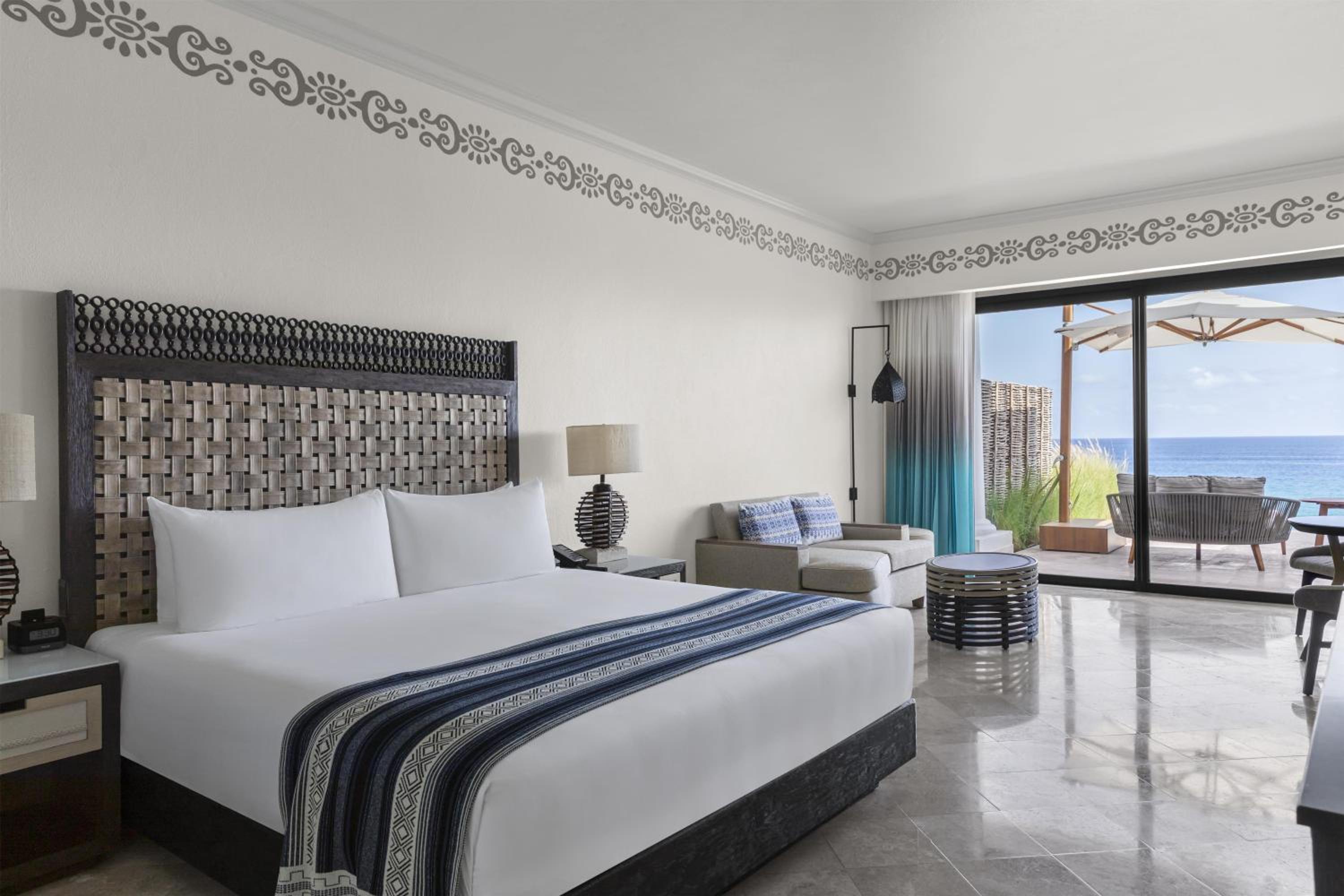 Suite, Double Bed, Ocean Front, Plunge Pool