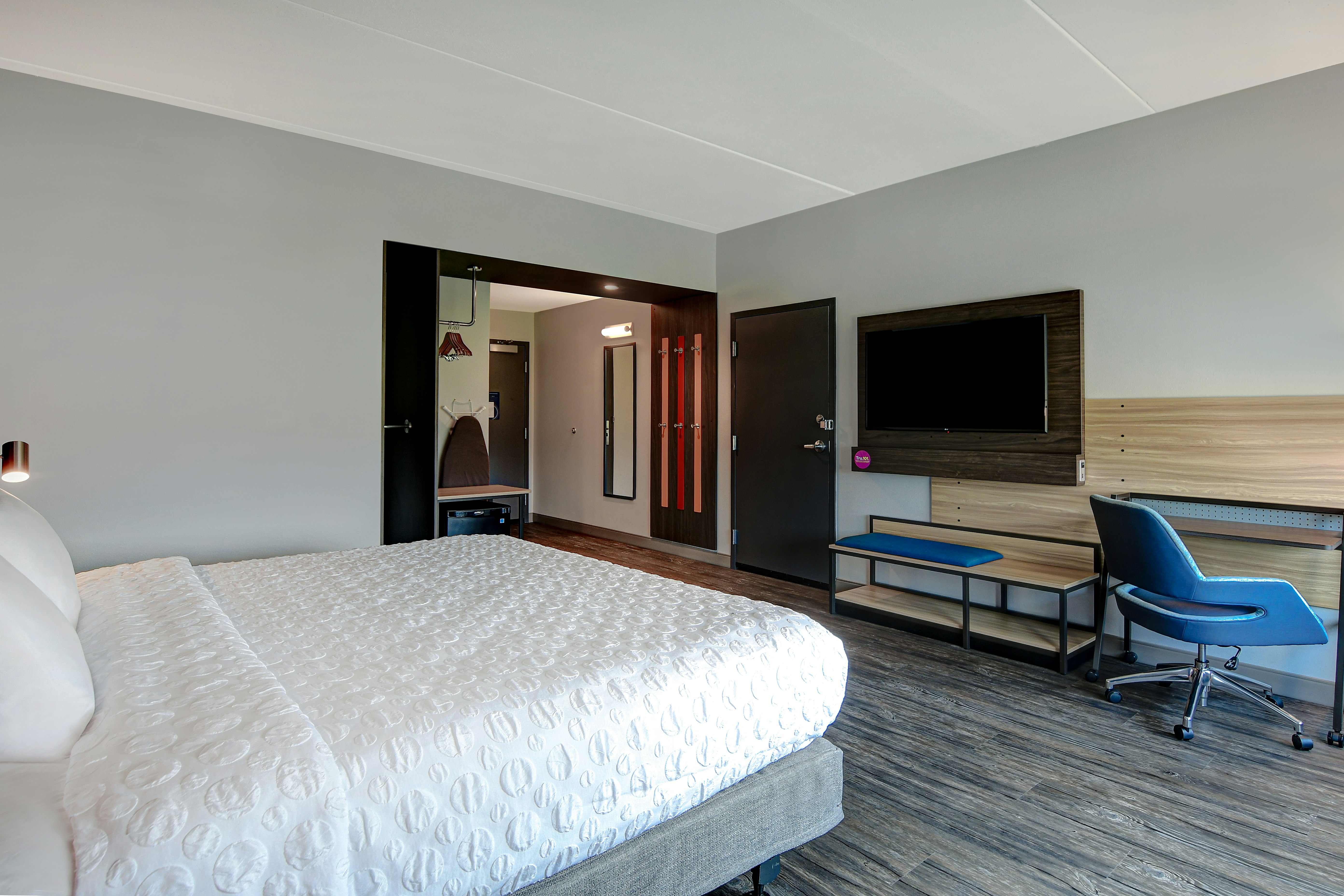 ROOM, KING BED