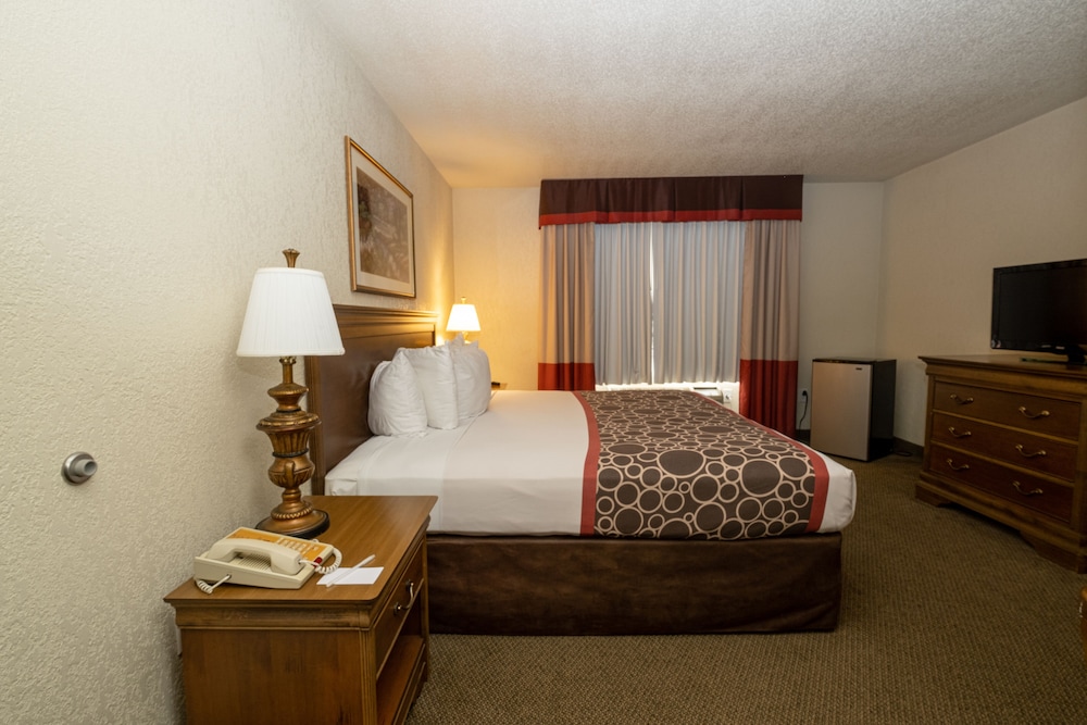 Hilltop Inn & Suites - North Stonington 26/60
