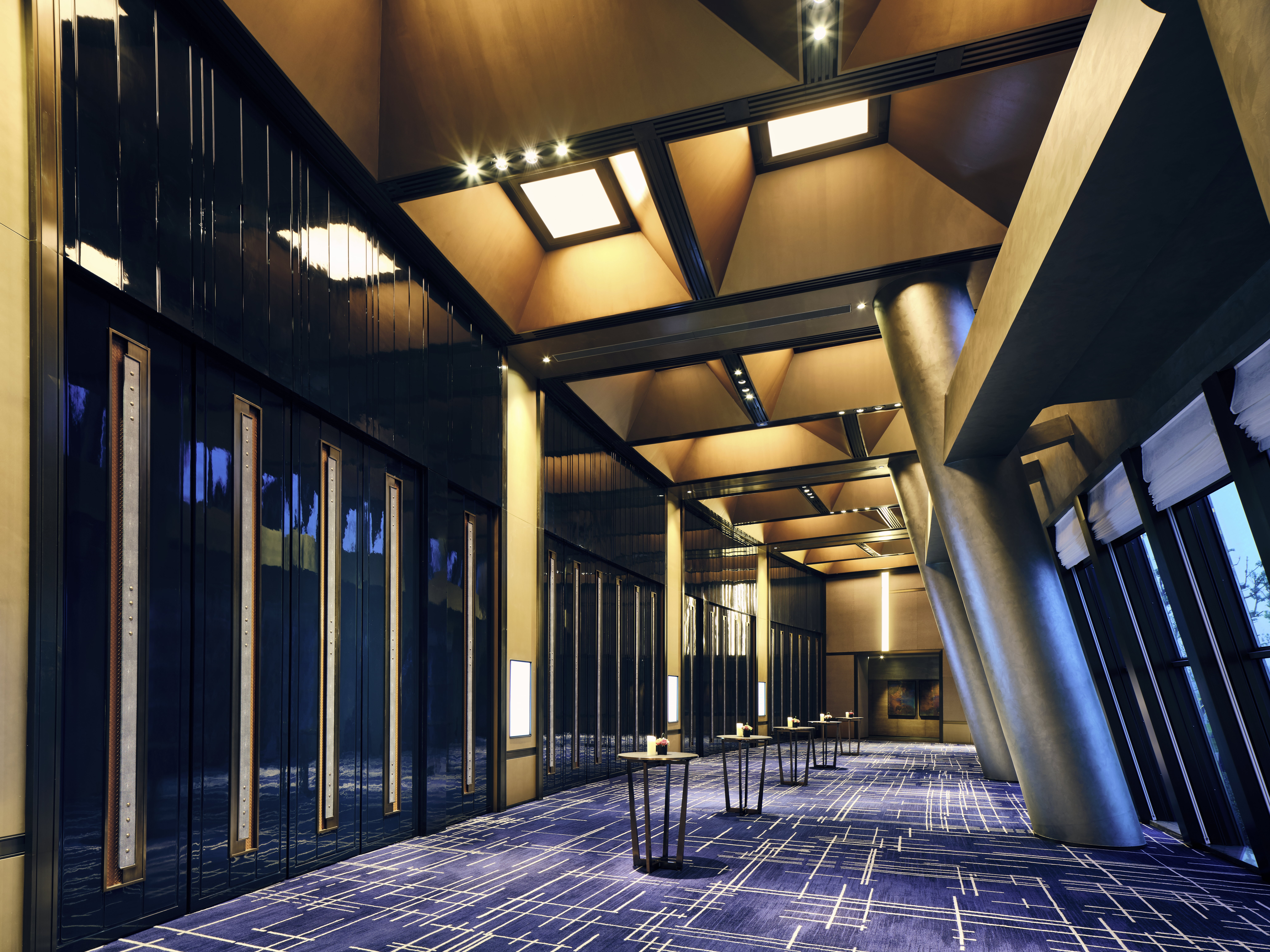 Intercontinental Shanghai Wonderland 3/50