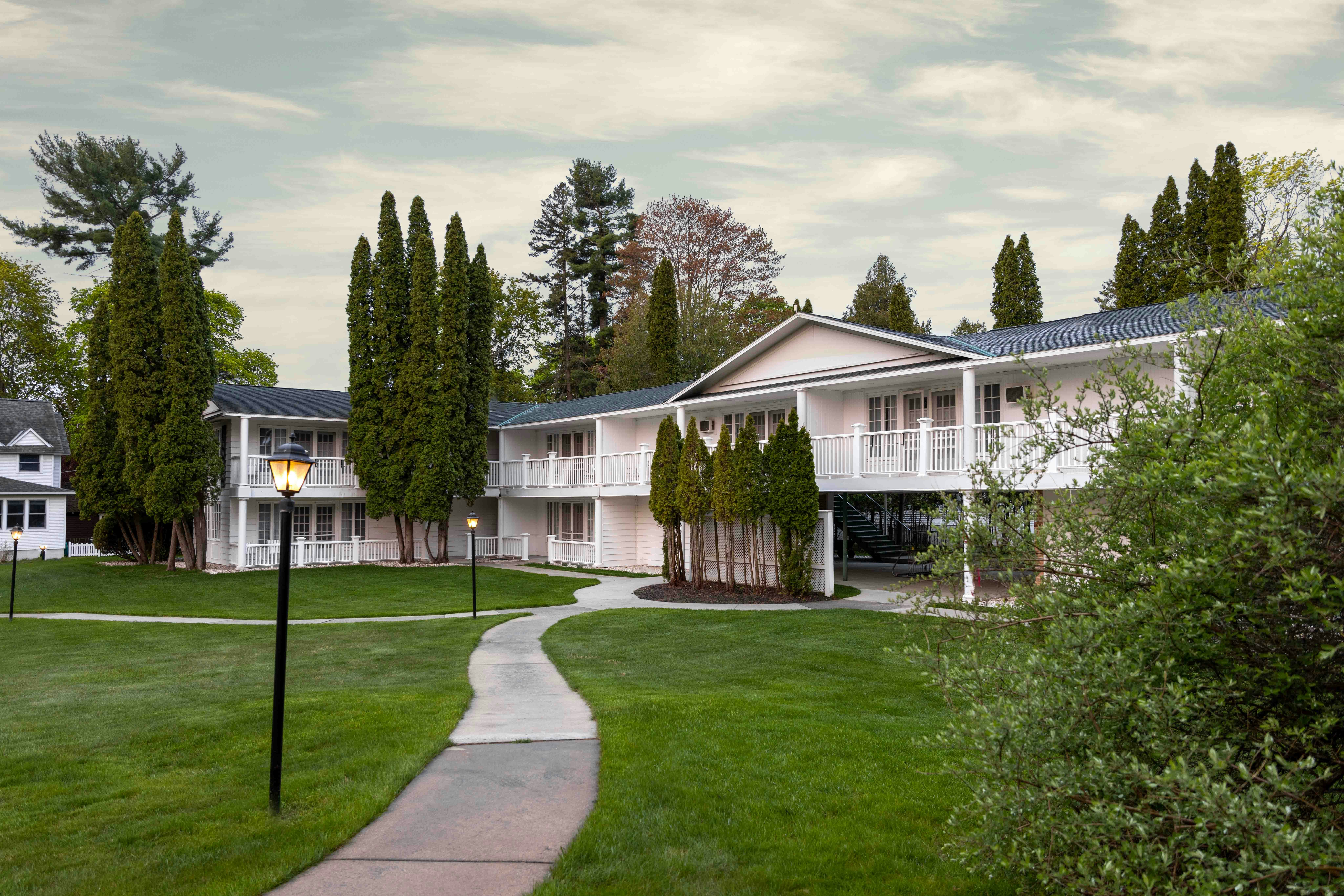 Colonial Inn in Harbor Springs 52/57
