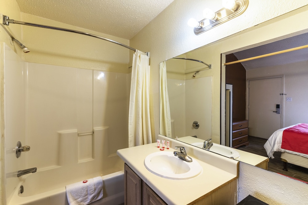 OYO Hotel Decatur TX Hwy 287 Northwest 19/32