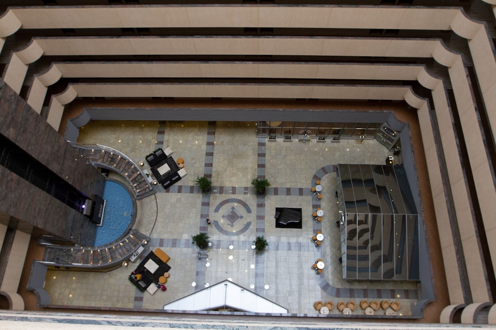 Bristol International Airport Hotel 32/50