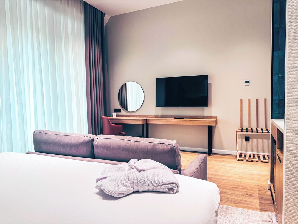 Executive, King Bed